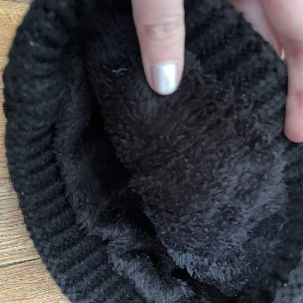 Black warm winter‎ hat cap soft snowflake leather decal comfortable warm casual